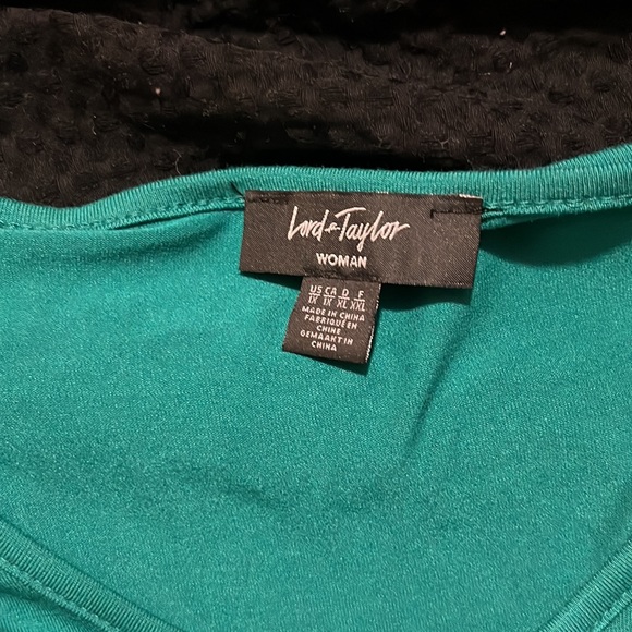 Lord & Taylor Flowy V-neck top - Picture 4 of 8